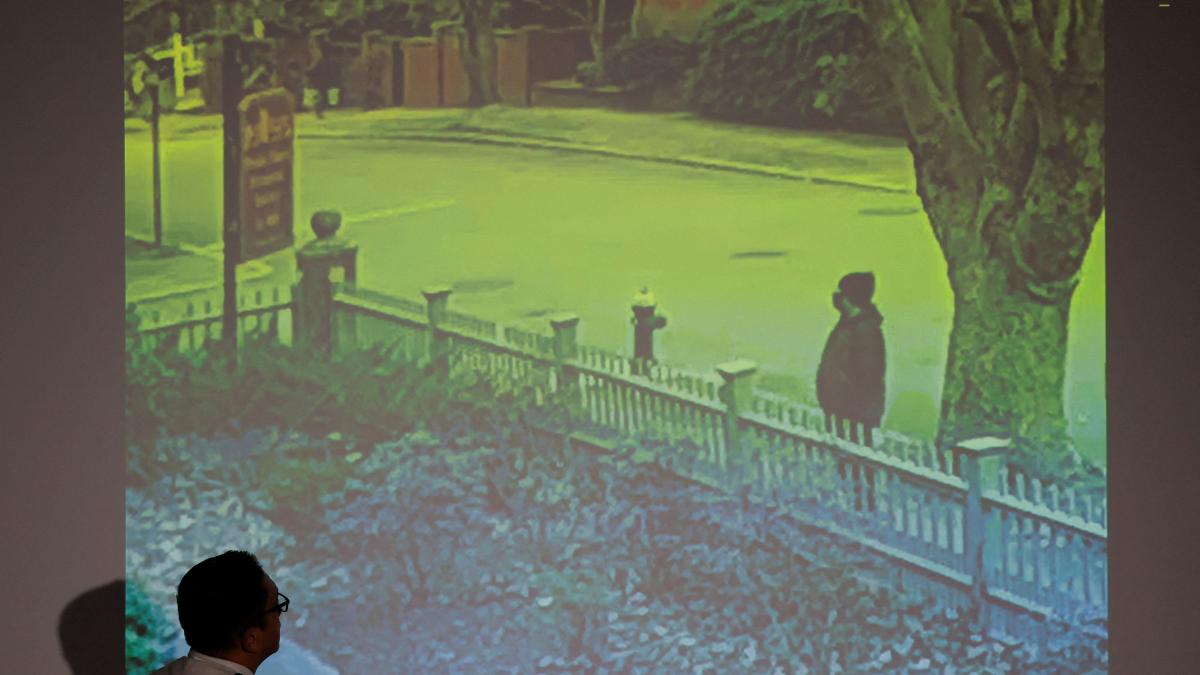 Autoridades difunden nuevas imágenes de sospechoso de tiroteo en Universidad de Brown en EU