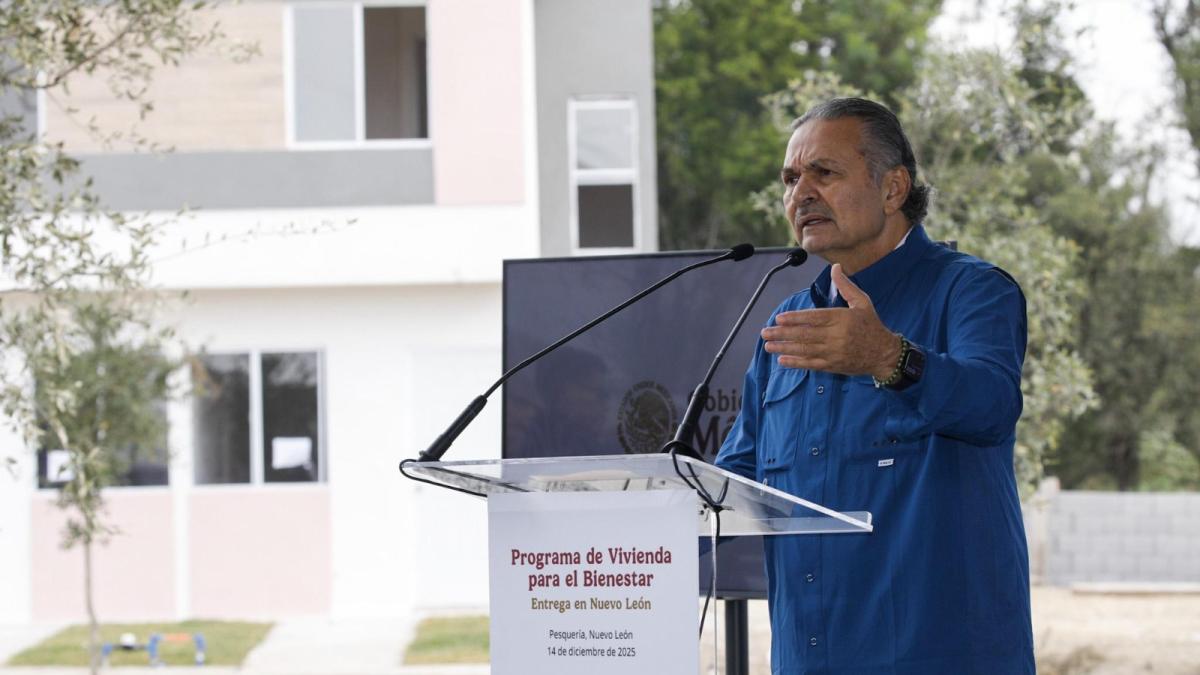 Infonavit entrega viviendas en Nuevo León