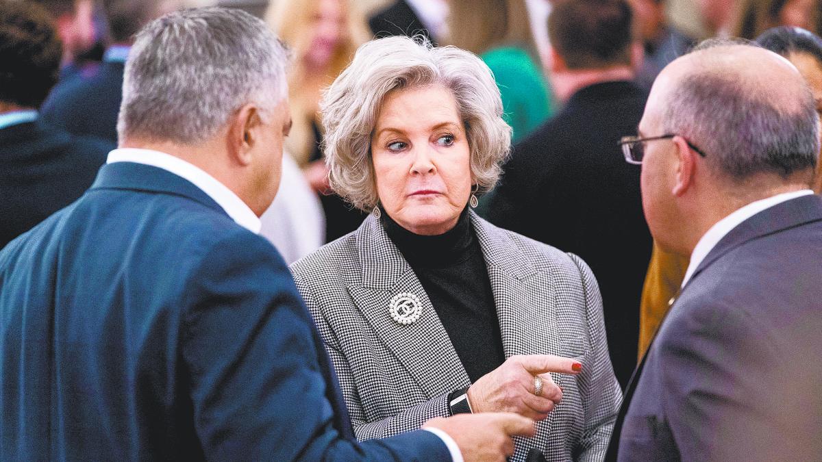 Trump tiene perfil de alcohólico: Susie Wiles