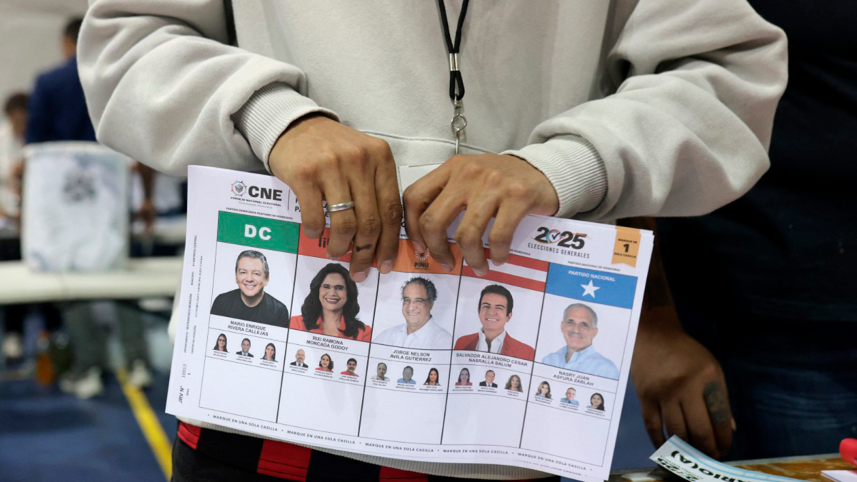 Inicia escrutinio que definirá al ganador de las elecciones presidenciales en Honduras