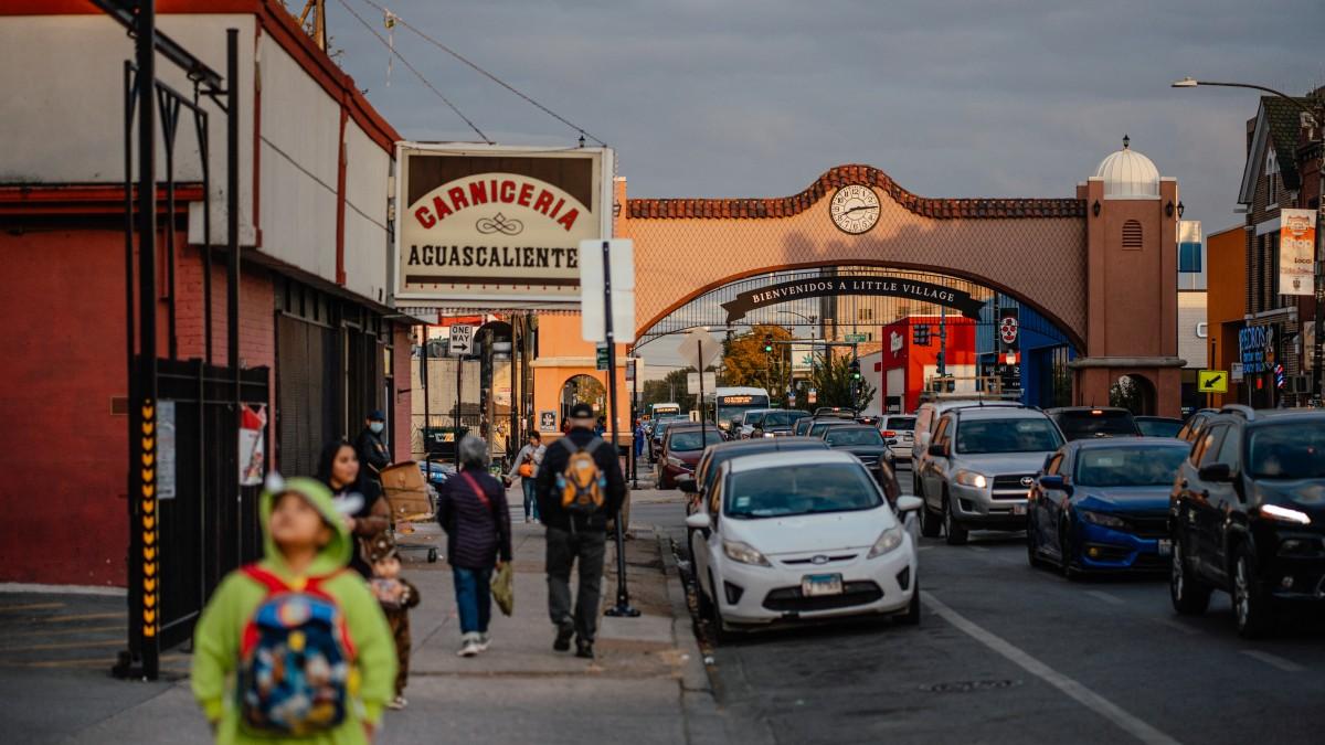 Pánico en barrio mexicano de Chicago: Las redadas vacían los negocios de Little Village
