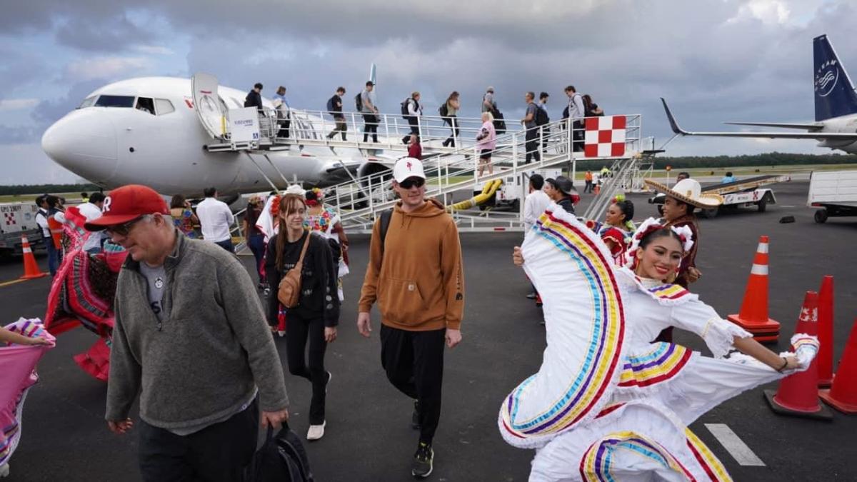 Nuevo vuelo directo desde Canadá impulsa la conectividad aérea y el turismo en Cozumel: Mara Lezama