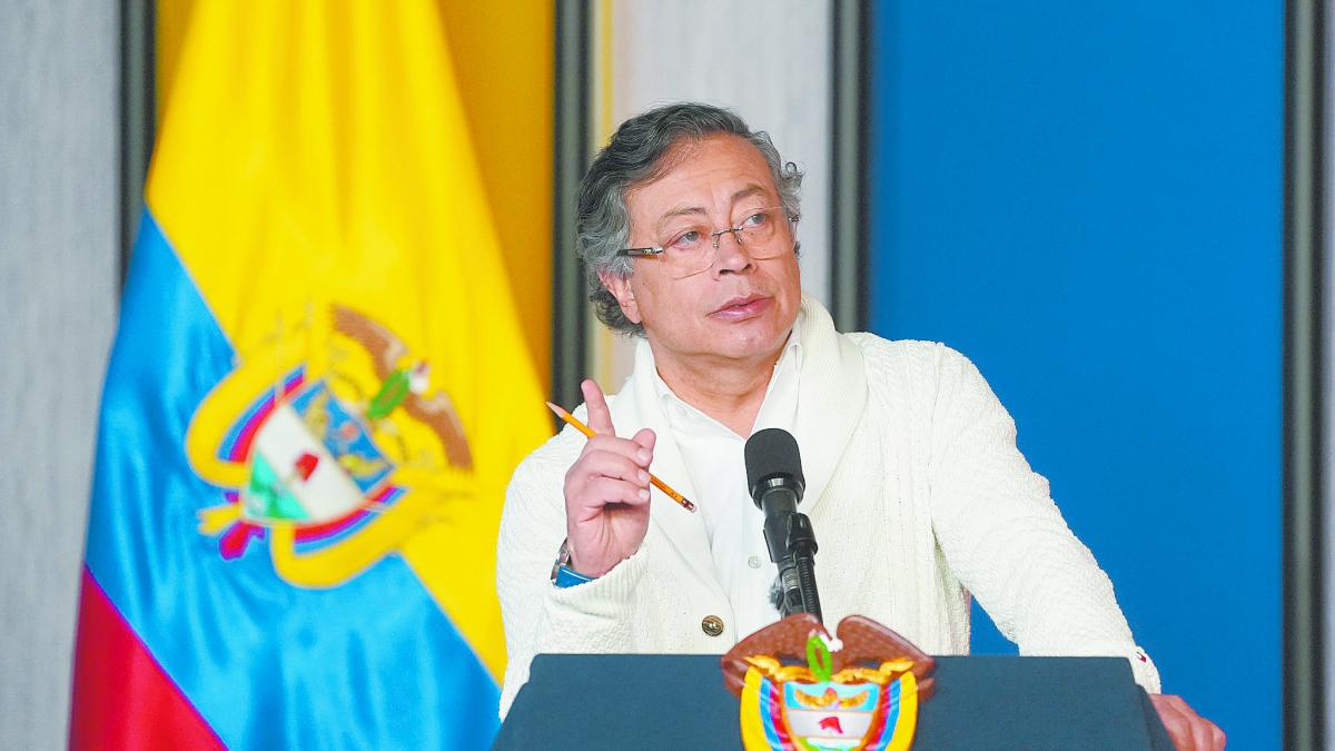 Tras fallida reforma tributaria, Colombia emite bonos por 6,000 mdd