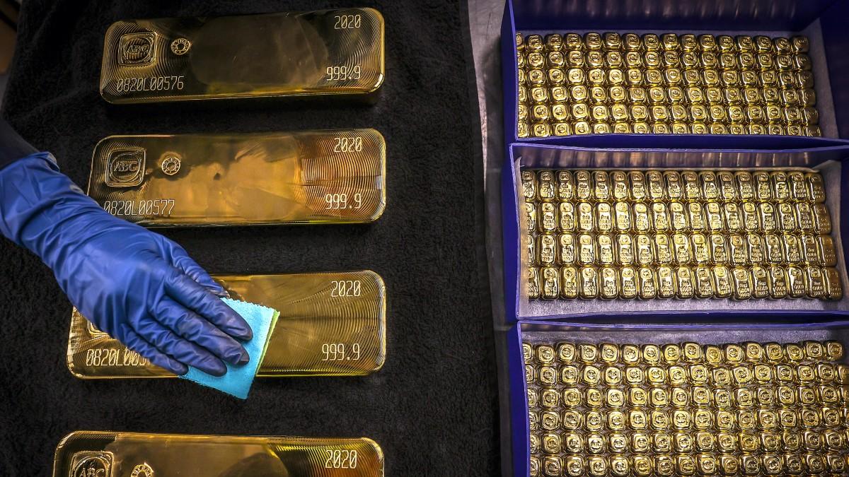 El oro supera los 4,500 dólares, impulsado por tasas en EU y riesgos geopolíticos por Venezuela