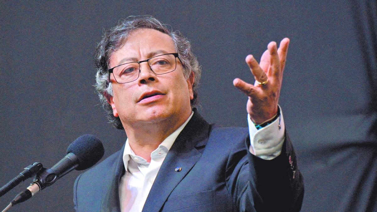Tras revés a reforma fiscal, Petro busca declarar emergencia económica