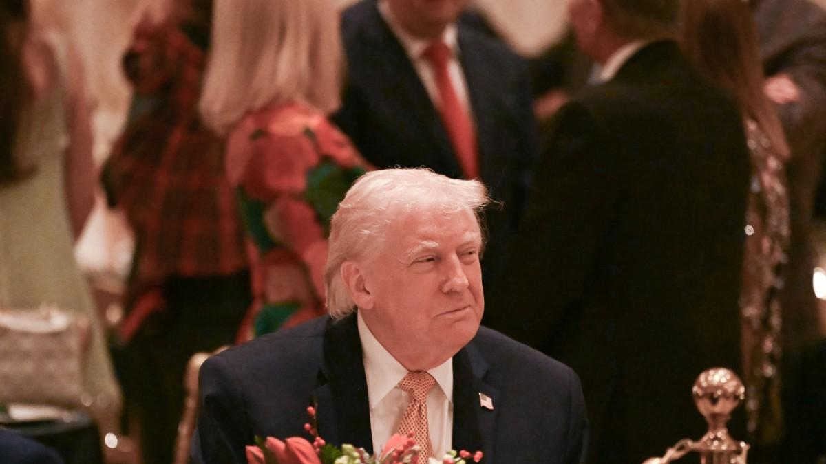 Trump desea feliz Navidad a la "escoria de la izquierda radical", refiendose a opositores demócratas