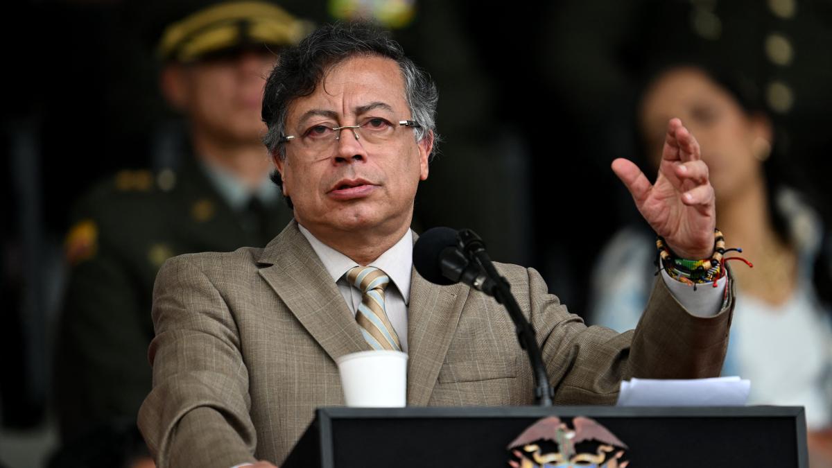 Petro anuncia aumento histórico del salario mínimo para 2026 en Colombia