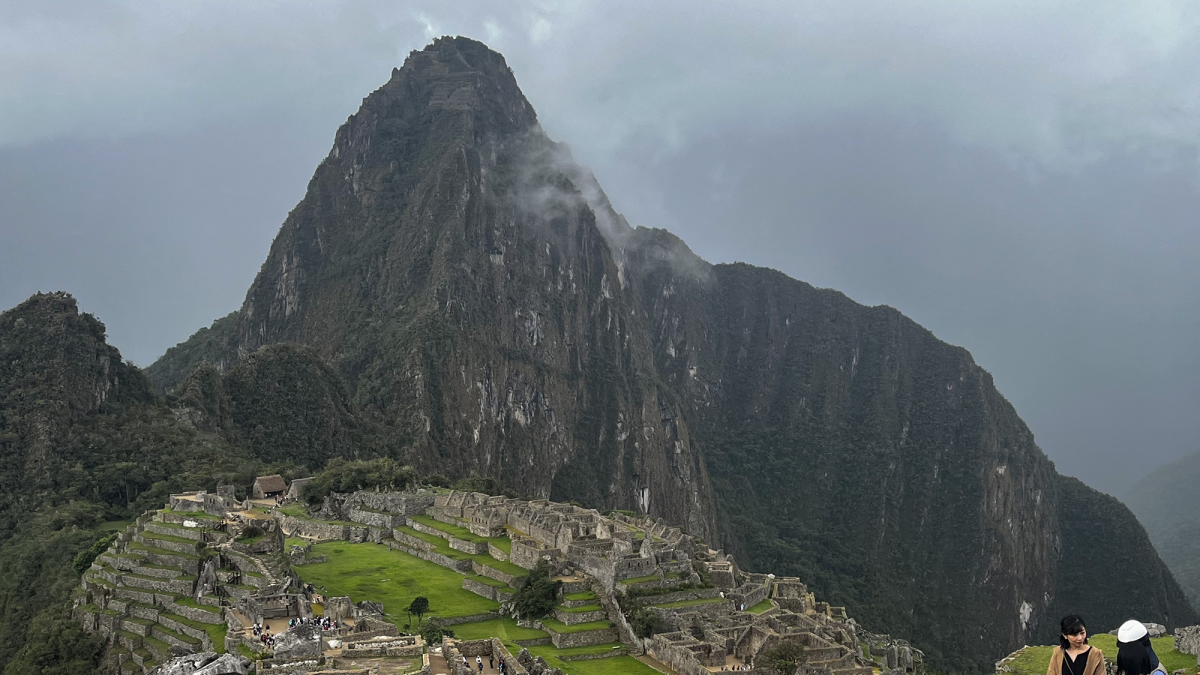 Choque de dos trenes en ruta a Machu Picchu deja al menos 15 heridos