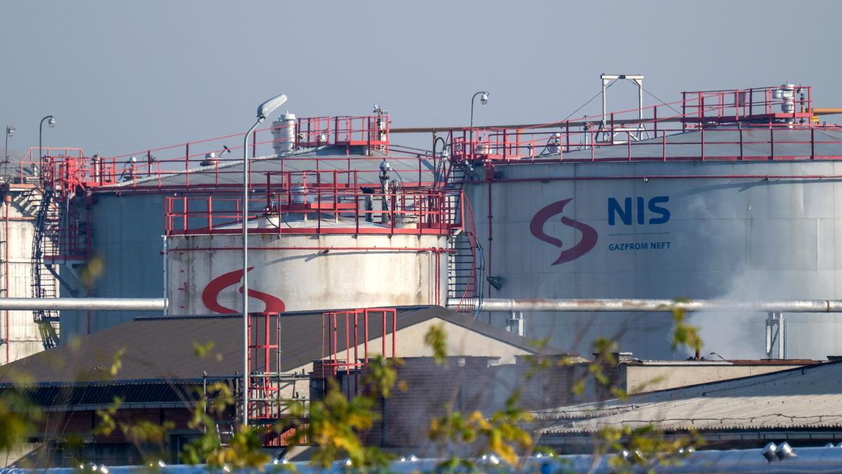 Estados Unidos concede una licencia temporal a una petrolera serbia controlada por Rusia