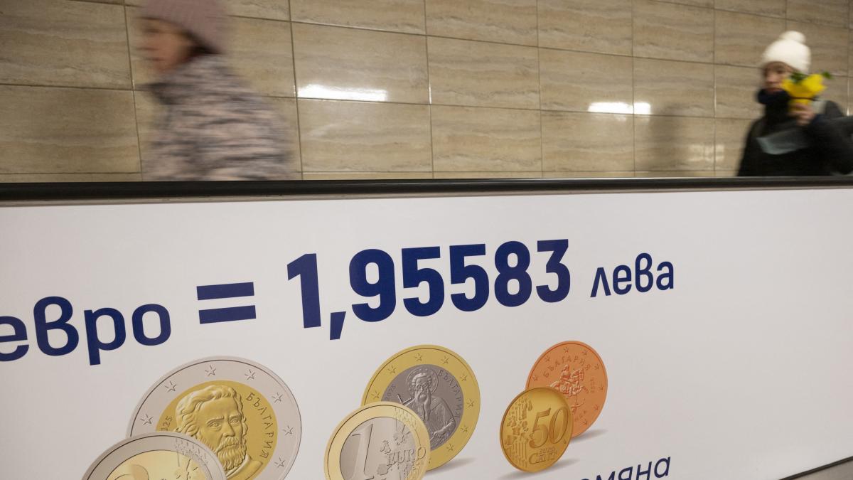Bulgaria adopta el euro con temor a la inflación