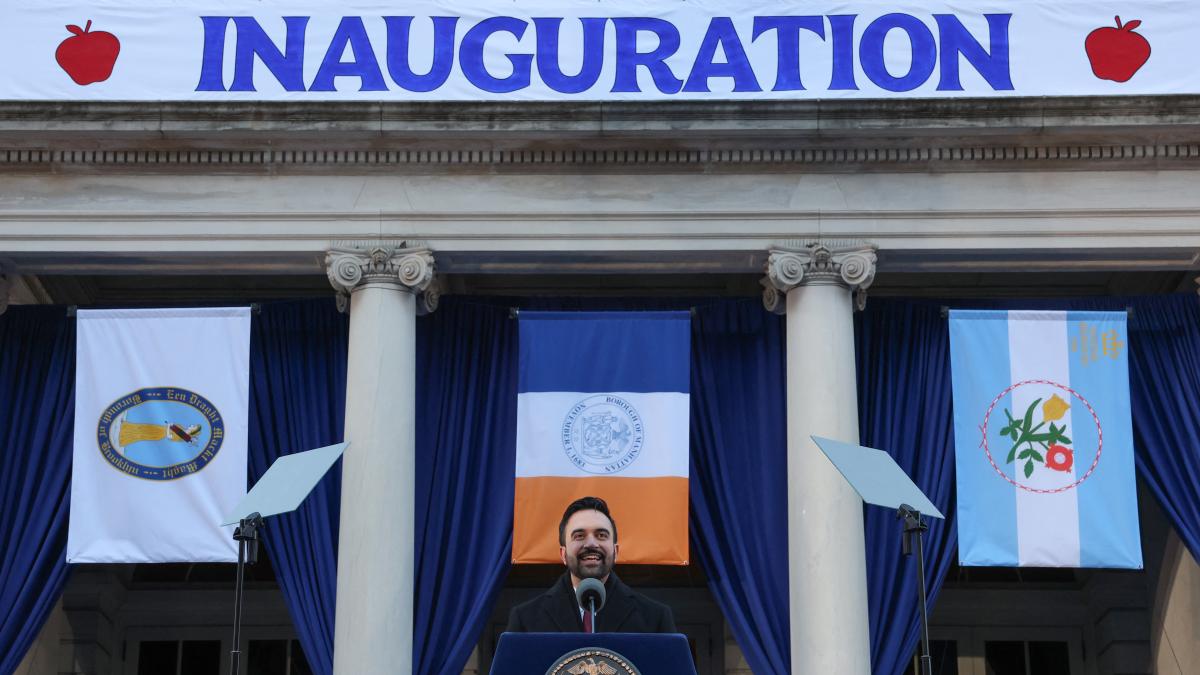 Miles de personas celebran asunción de Mamdani como alcalde de Nueva York