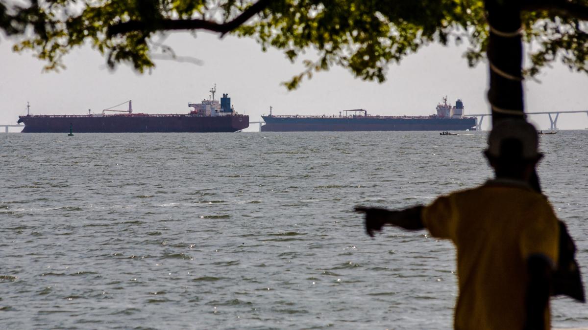 Al menos 16 buques petroleros sancionados abandonaron aguas venezolanas desde el sábado