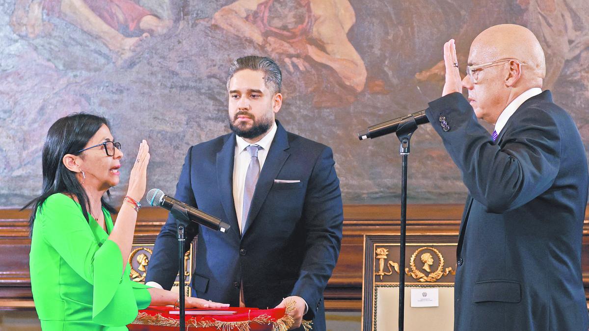 Se va el dictador, pero se queda la dictadura