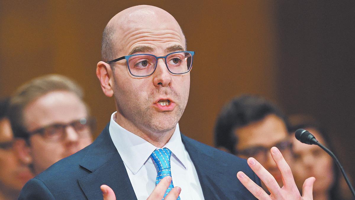 Miran, de la Fed, afirma que las tasas deberían bajar más de 100 pb