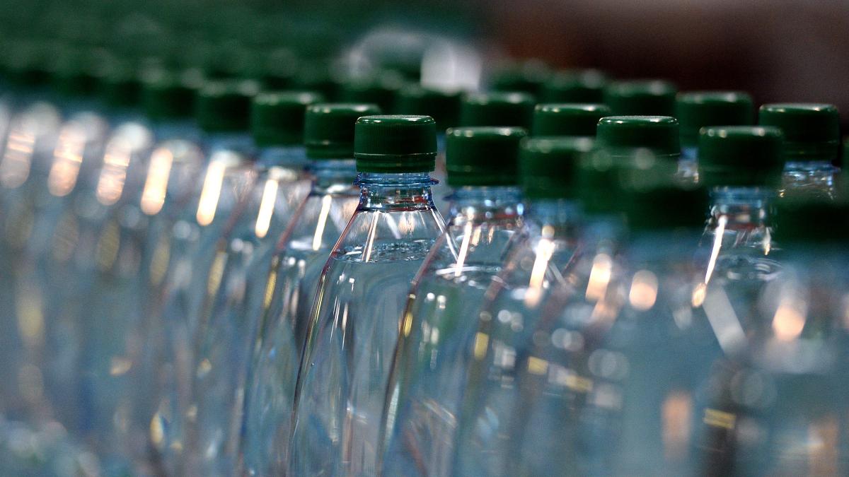 Agua mineral ganará impulso ante el nuevo impuesto a refrescos y bebidas light