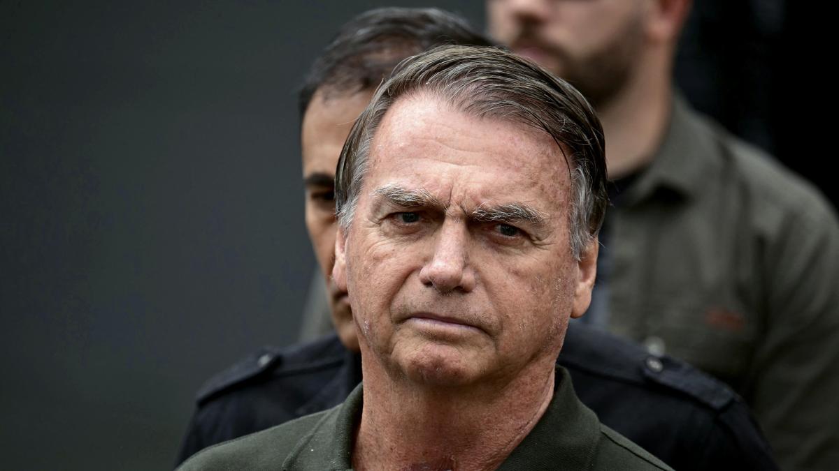 Exámenes médicos descartan lesión grave de Bolsonaro tras caída en prisión