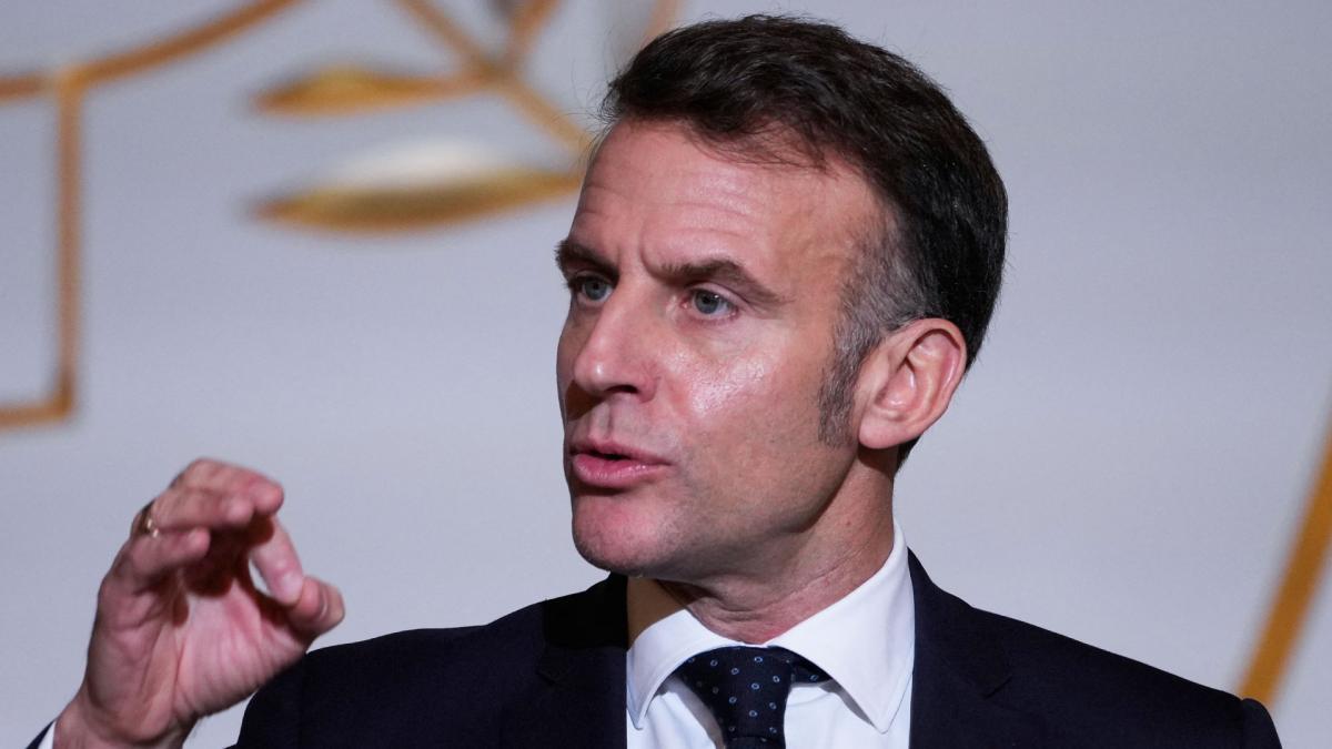 Macron anuncia la prohibición de protestas no sindicales en Francia