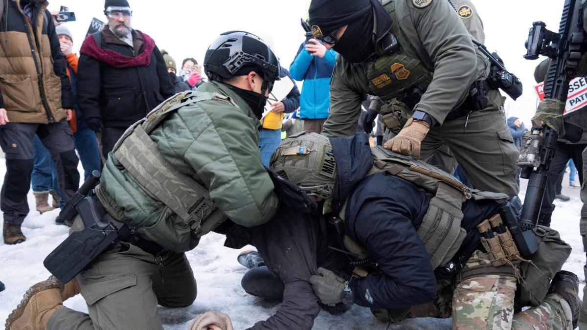 Policía detiene a 29 personas durante las protestas nocturnas en Minneapolis