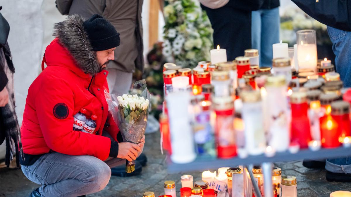 Propietario de bar incendiado en Suiza dice que una puerta de servicio estaba bloqueada desde adentro