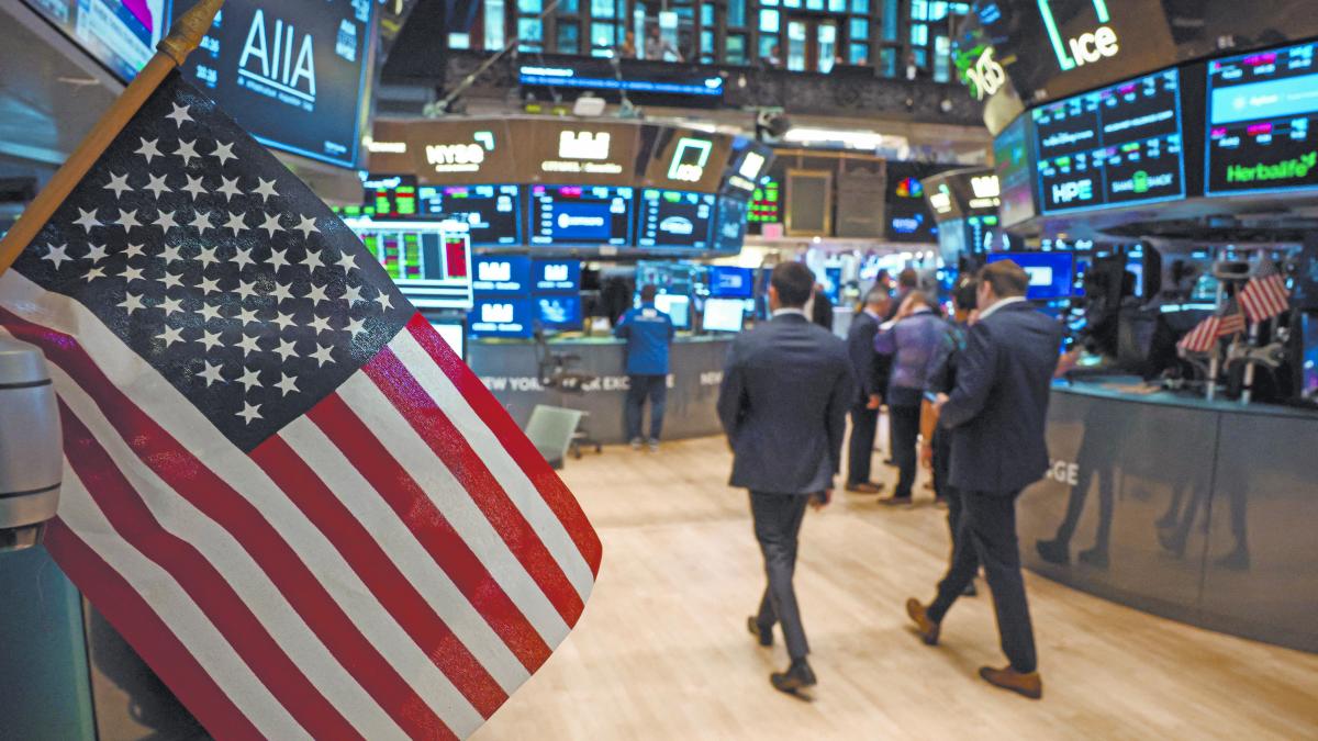 Wall Street cae por sector financiero tras plan de limitar tasas de tarjetas de crédito