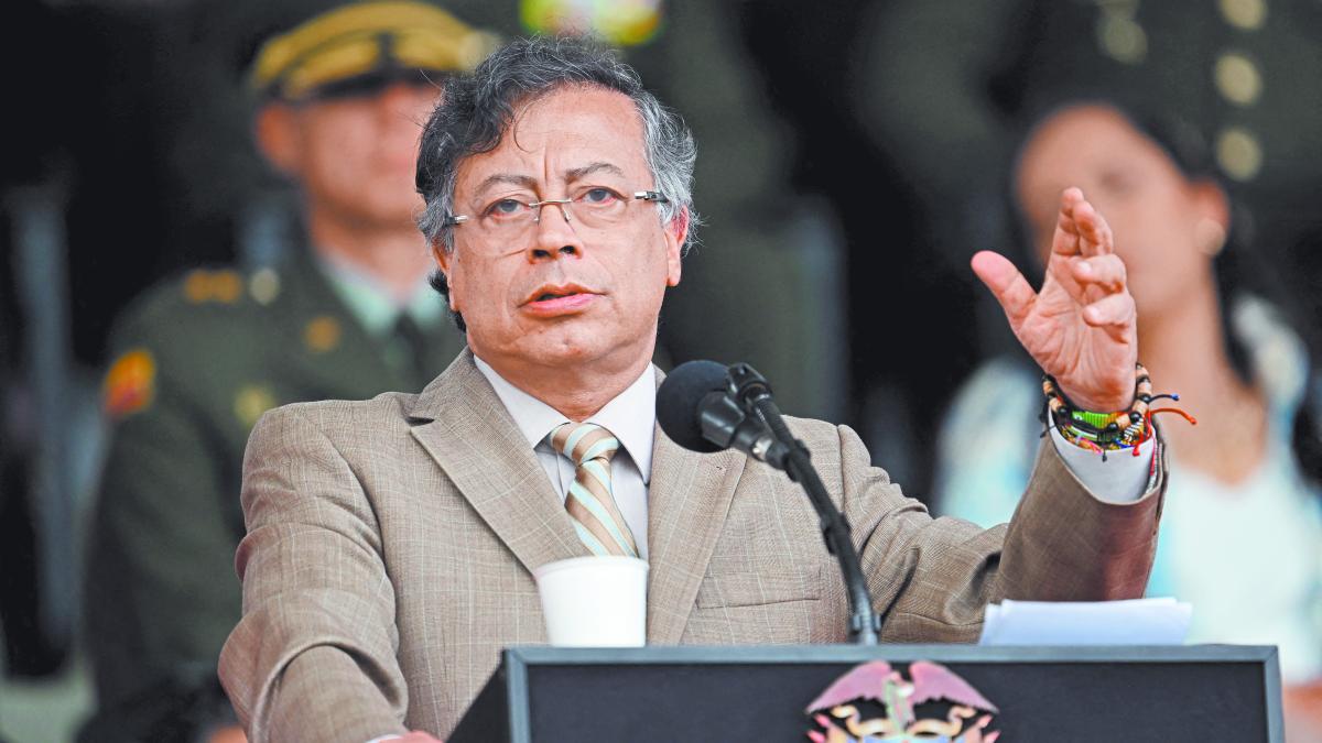 Revés a emergencia económica elevería costo de deuda: Petro