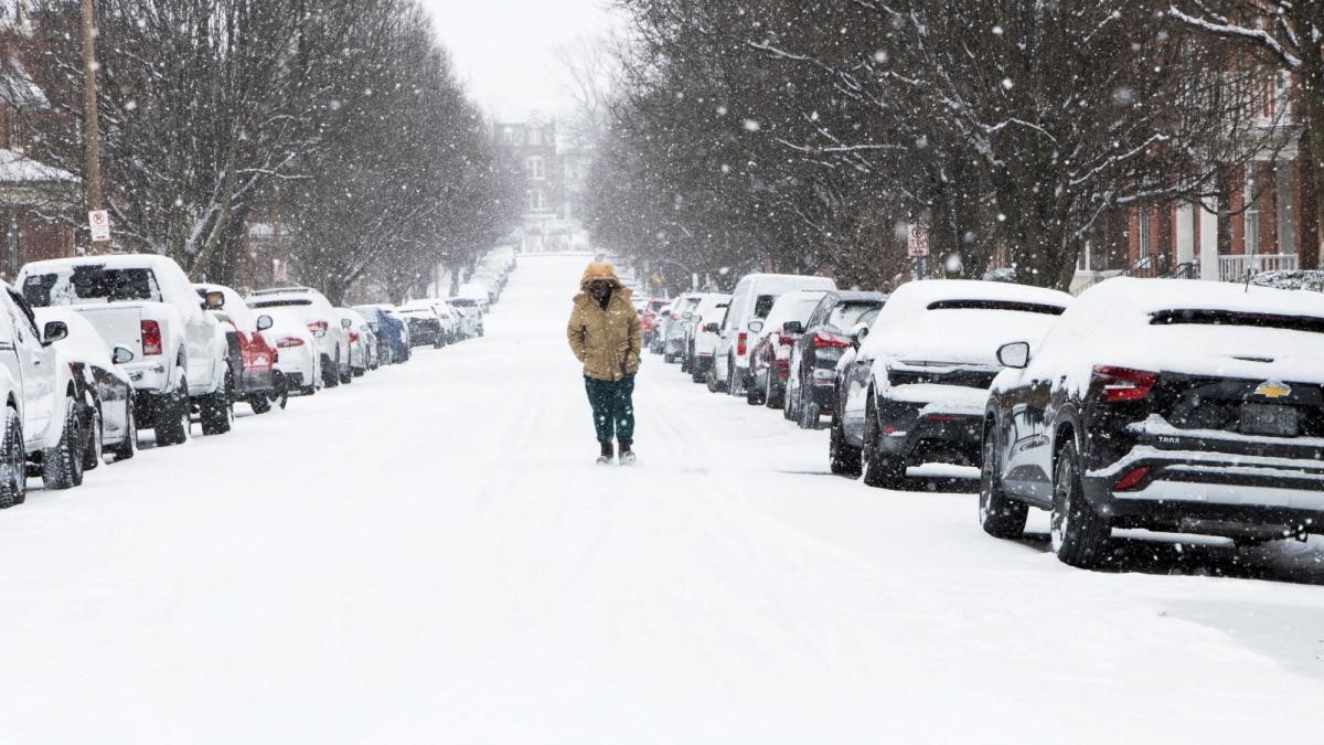 Gigantesca tormenta de nieve y hielo azota a Estados Unidos