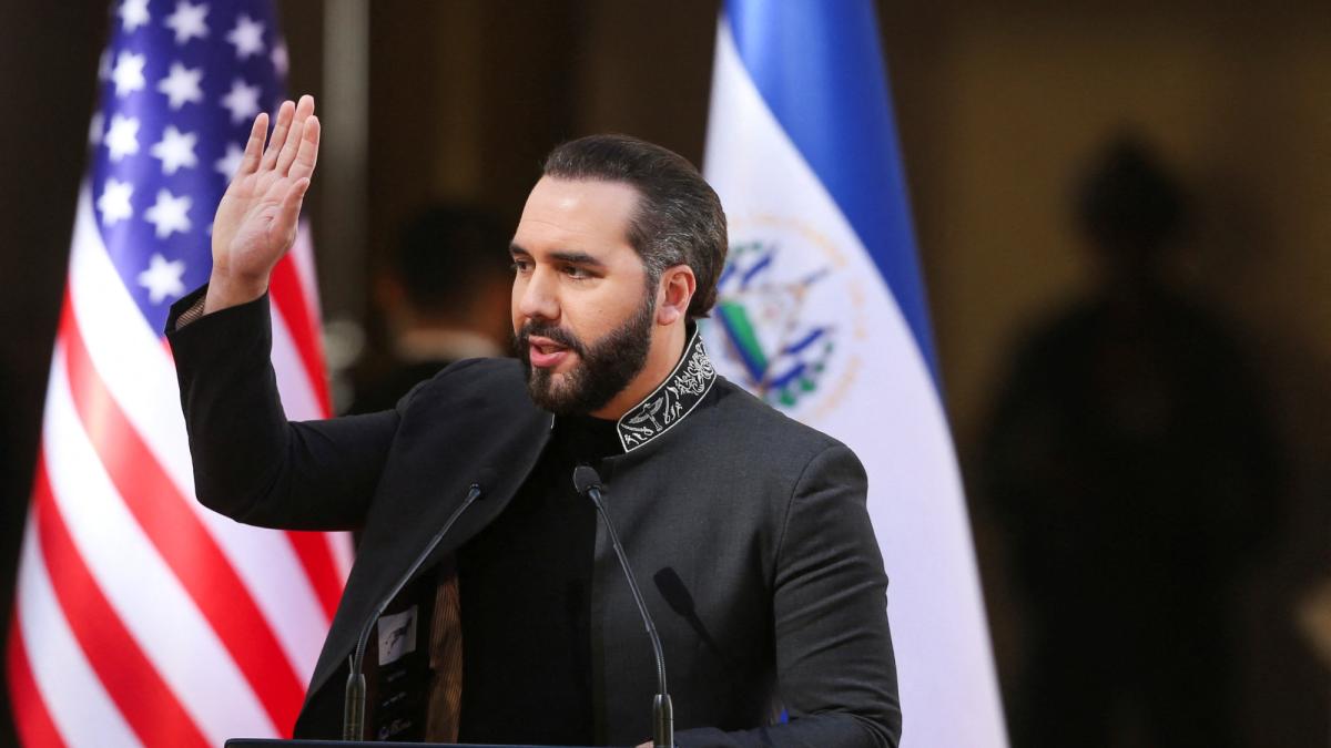 Trump luce a Bukele en evento religioso