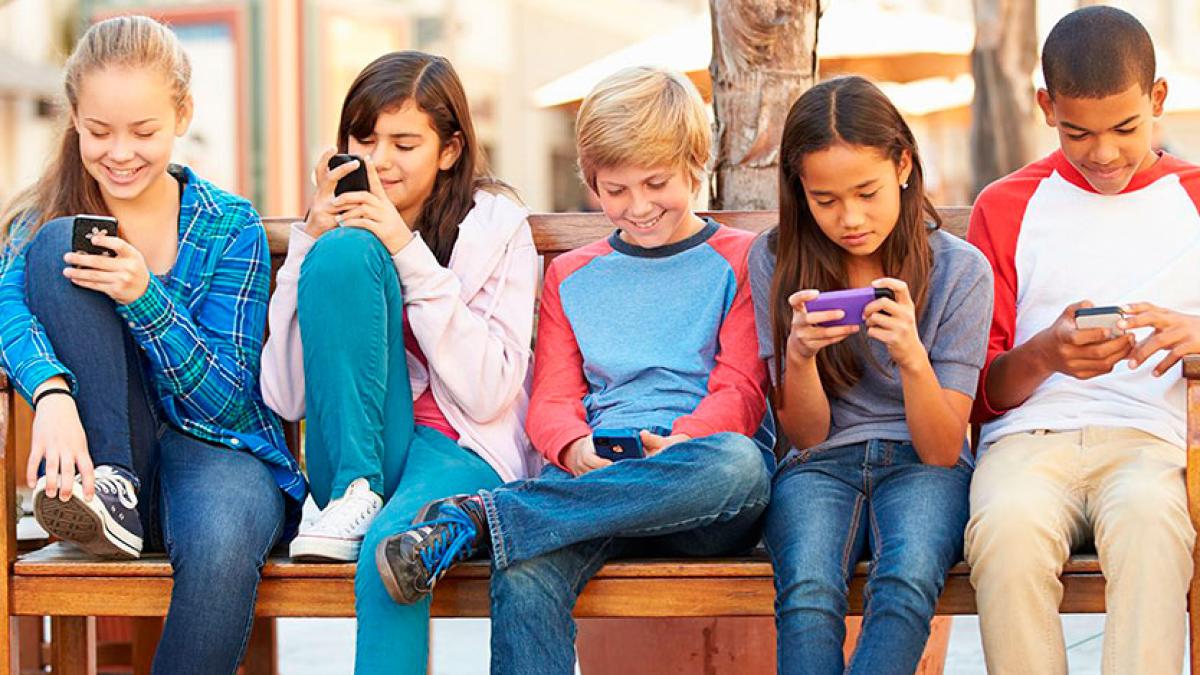 El partido gobernante de Alemania respalda restricciones en redes sociales para niños