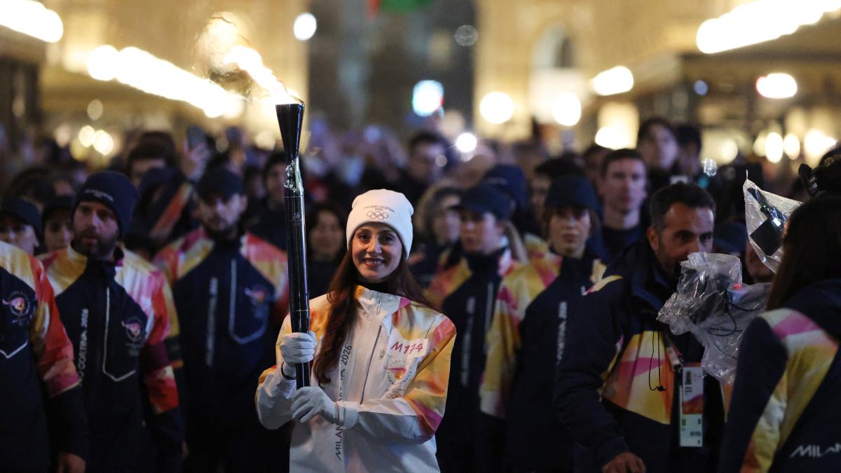 La llama olímpica llega a Milán a un día de la apertura