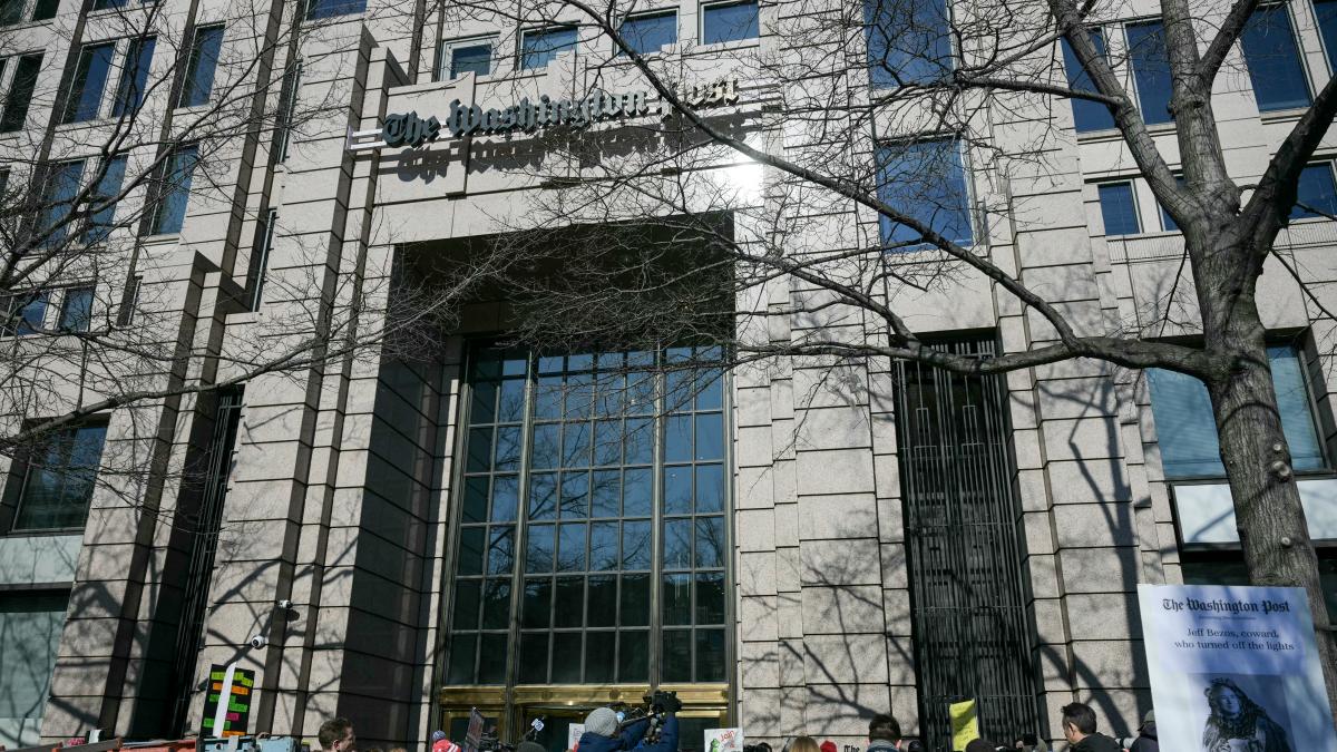 Protestan frente a sede del Washington Post por despido masivo de periodistas