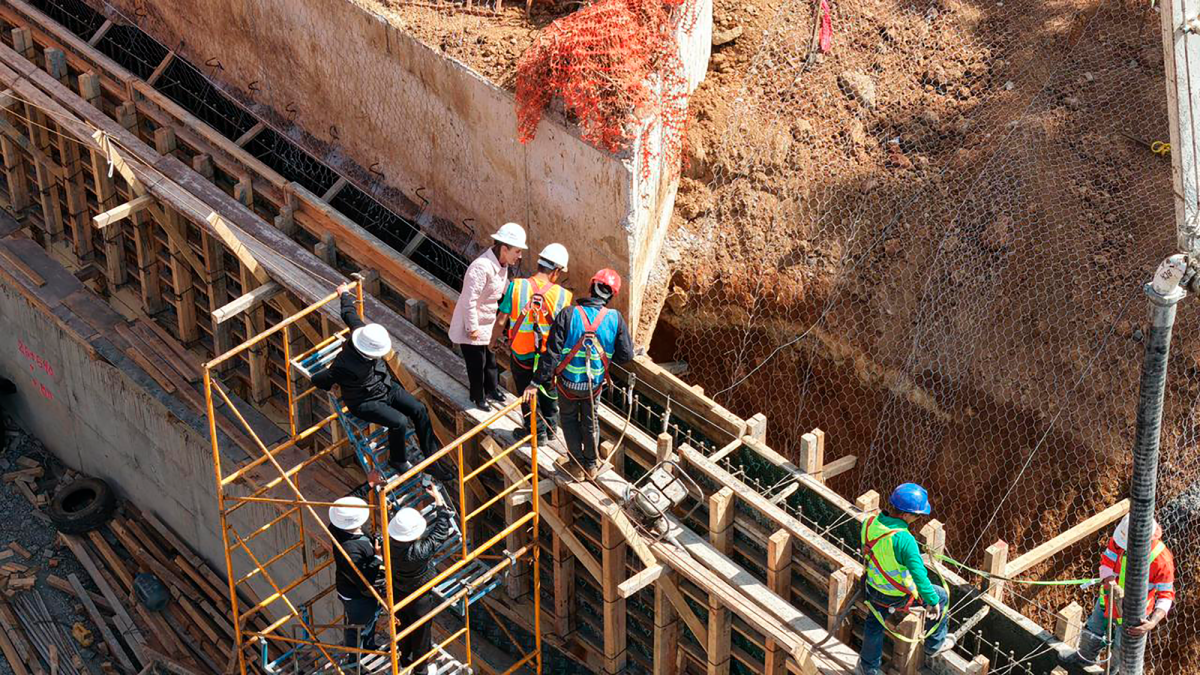 Sheinbaum supervisa avances en la modernización de la autopista Siglo XXI en Michoacán