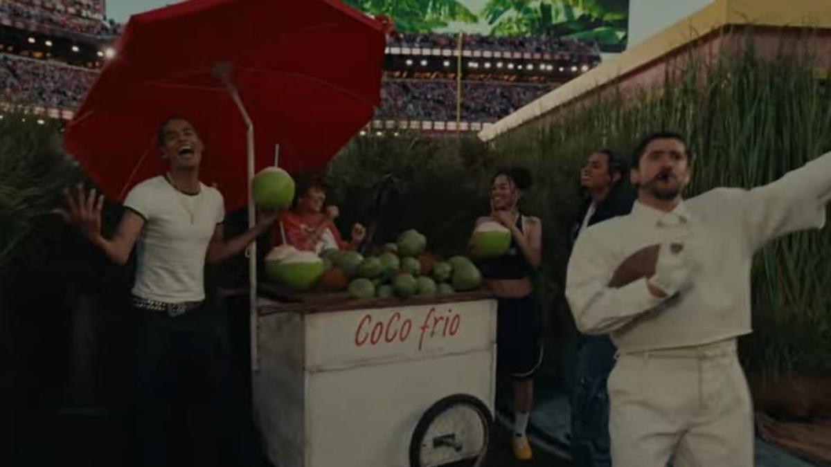 Taquerías, barberías y tiendas, los negocios que llegaron al Super Bowl con Bad Bunny