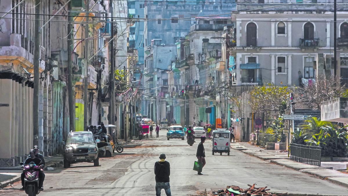 Cubanos sufren crisis energética