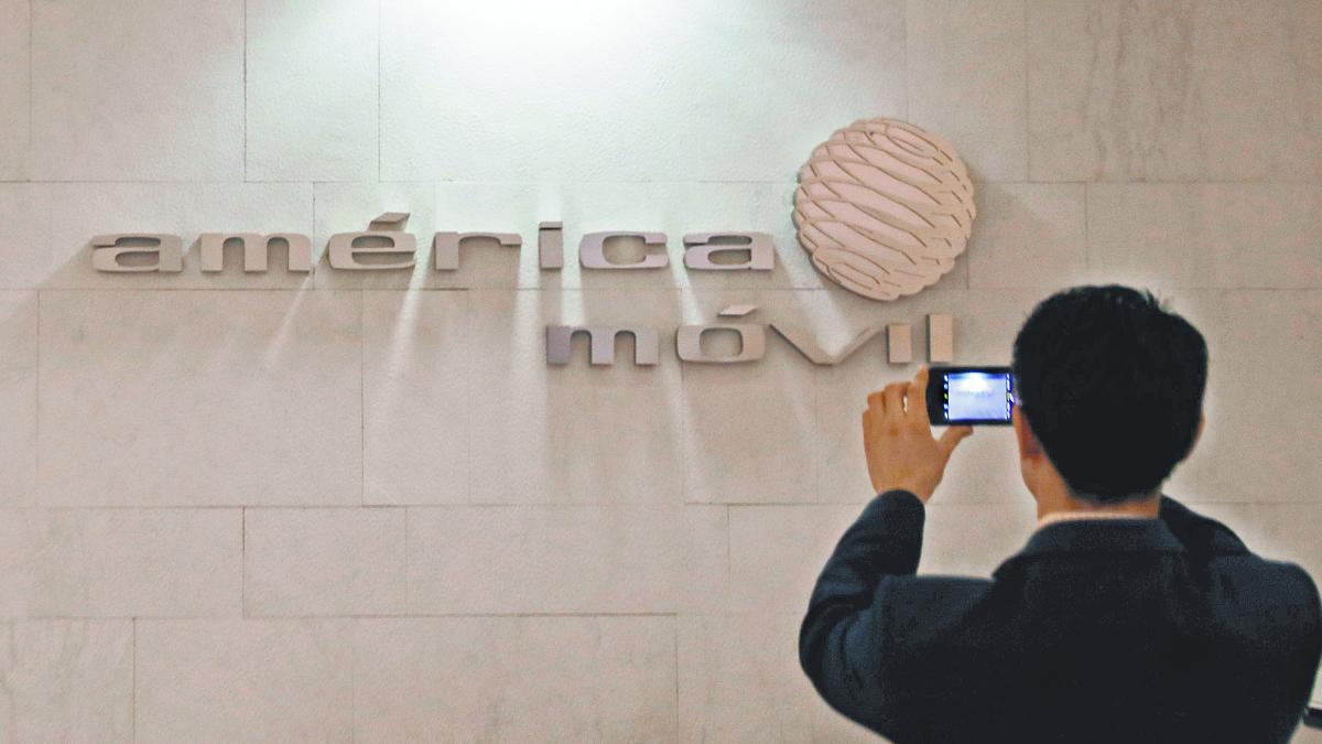 América Móvil triplica su utilidad en 2025 por fuerte crecimiento