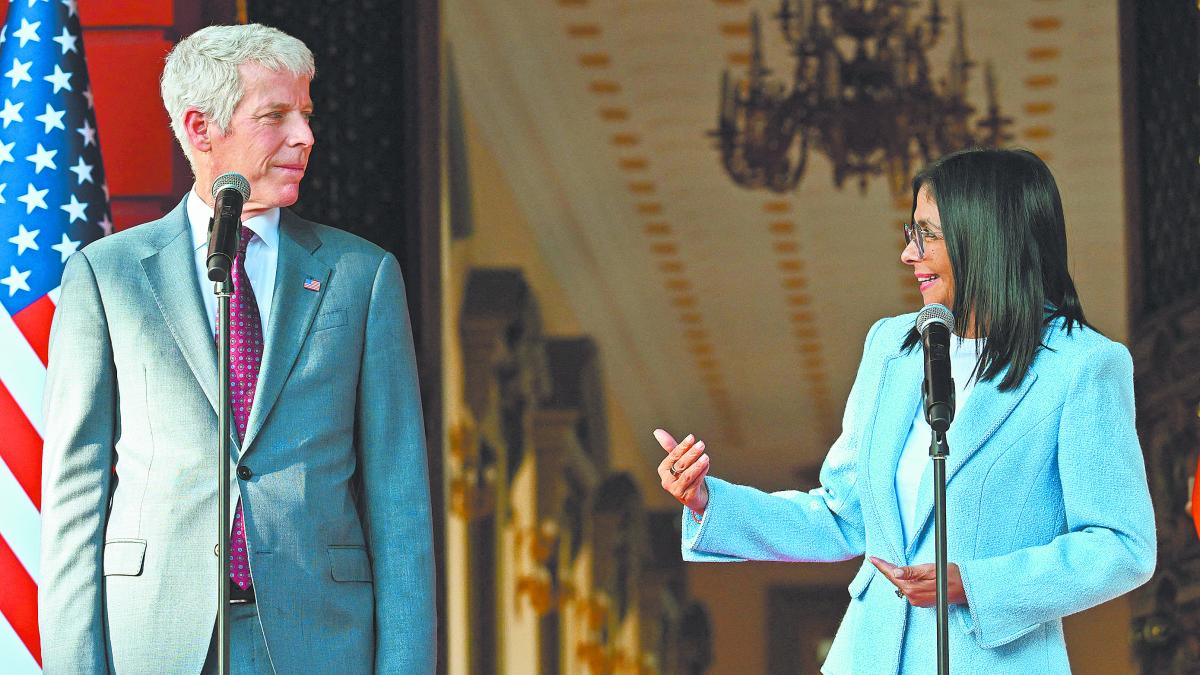 EU se asienta en la industria del petróleo venezolano