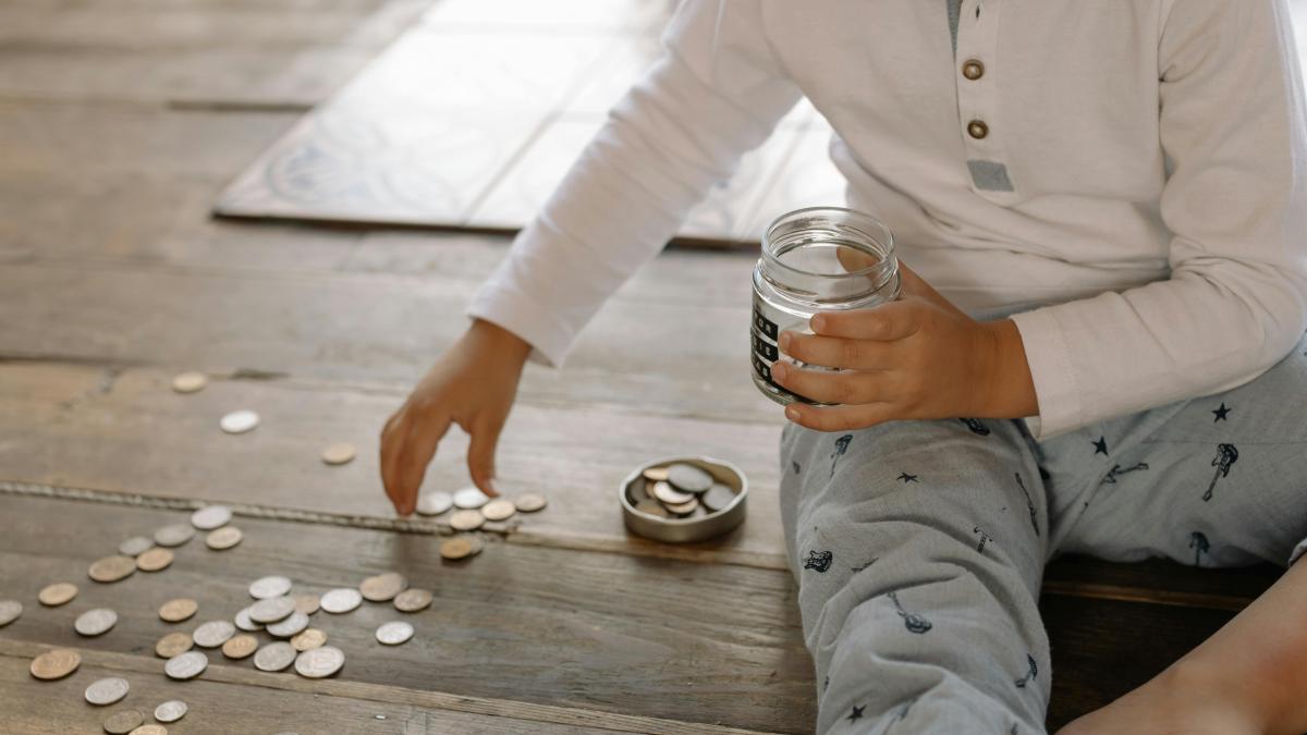 Programas de educación financiera infantil en México: qué ofrecen los bancos y organismos públicos