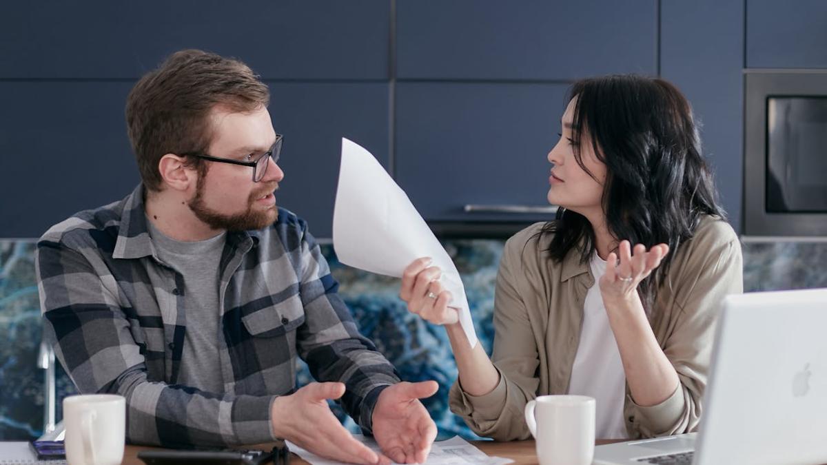 ¿Qué es la infidelidad financiera y cómo afecta a las parejas en México?