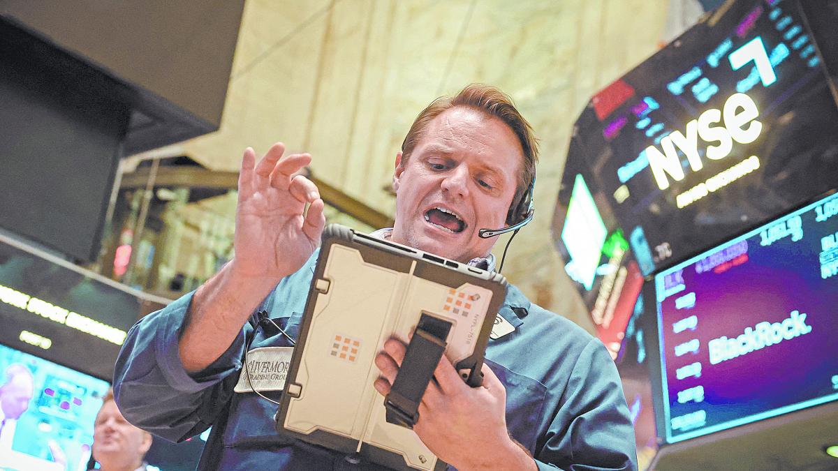 Wall Street cae en la semana, lastrado por acciones tecnológicas