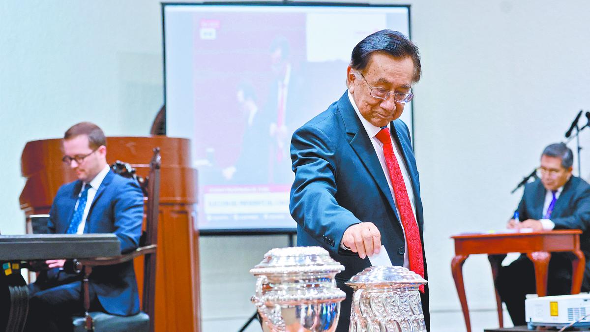 Perú tiene nuevo presidente: José Balcázar