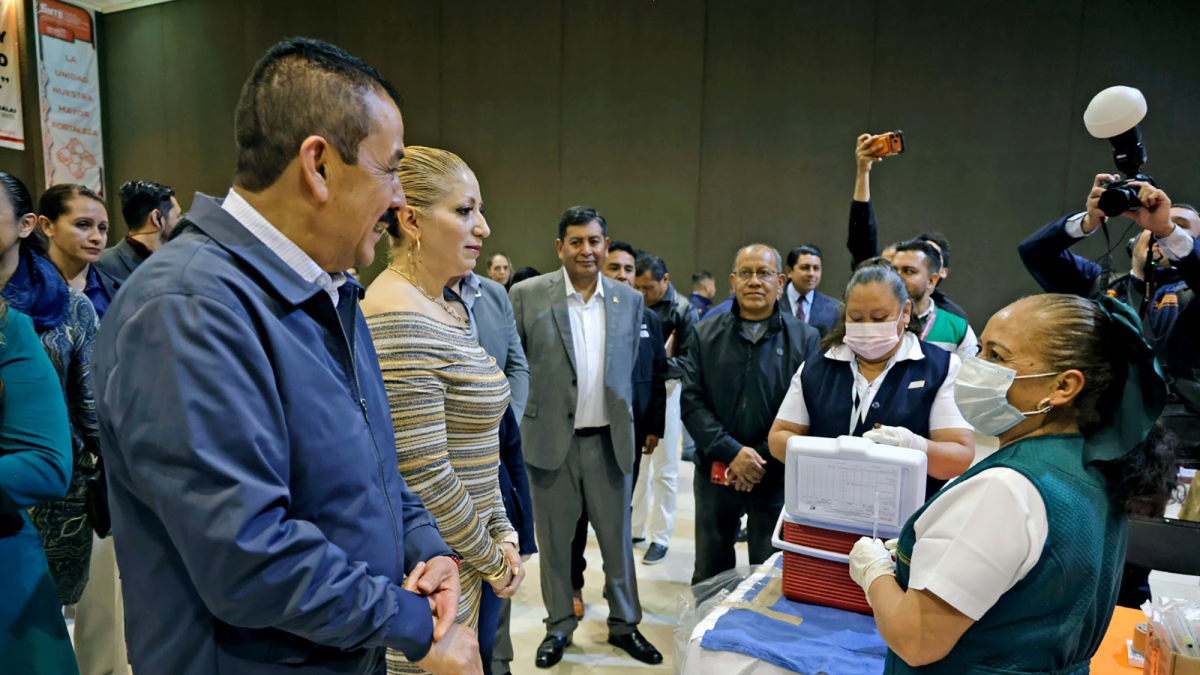 Gobierno del Edoméx aplica más de 103 mil vacunas contra sarampión a maestras y maestros
