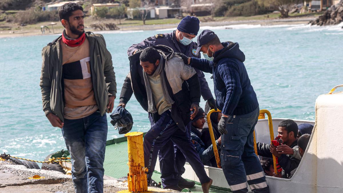 Al menos tres migrantes muertos en un naufragio en Grecia