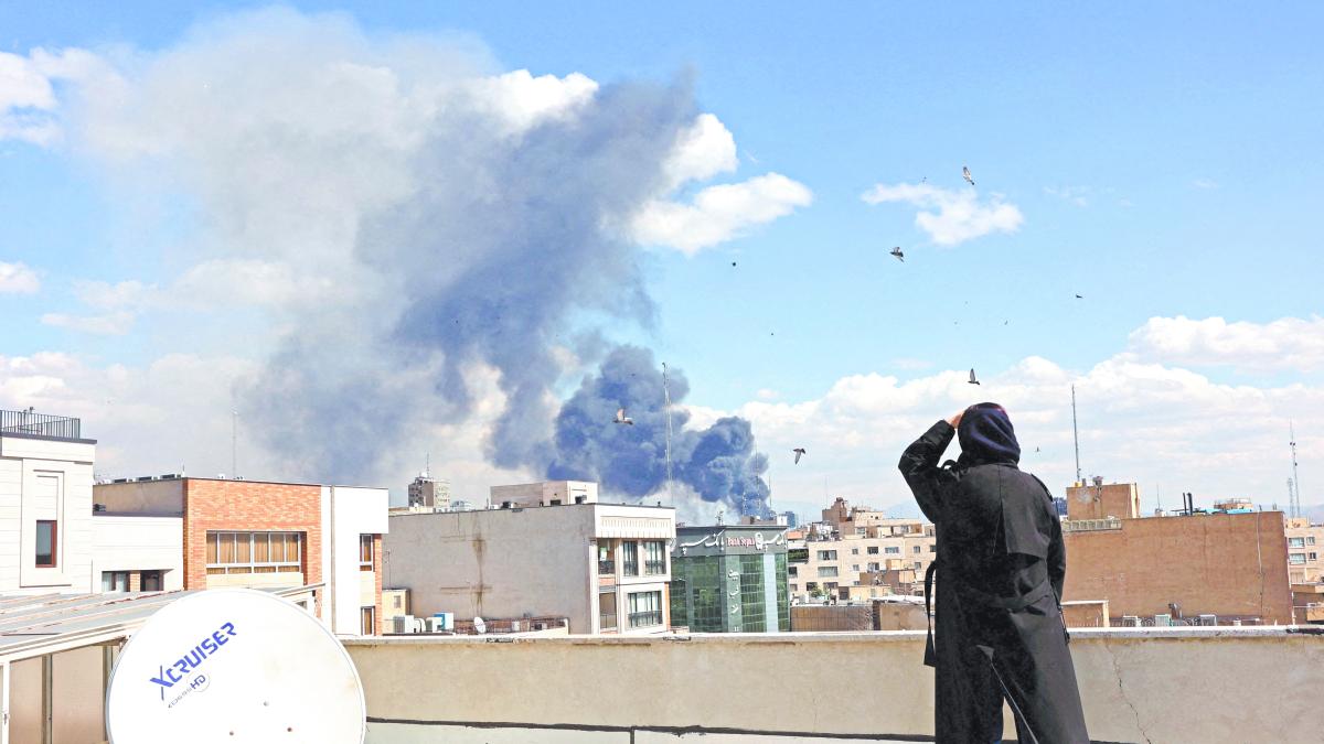 Vuelan misiles por todo Oriente Medio; Irán contraataca