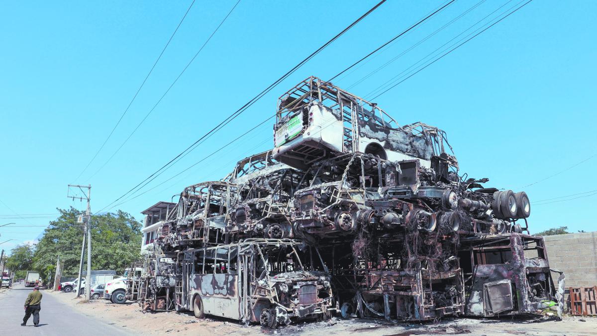 Operativo vs CJNG ocasionó 2 muertes y daños a 200 camiones