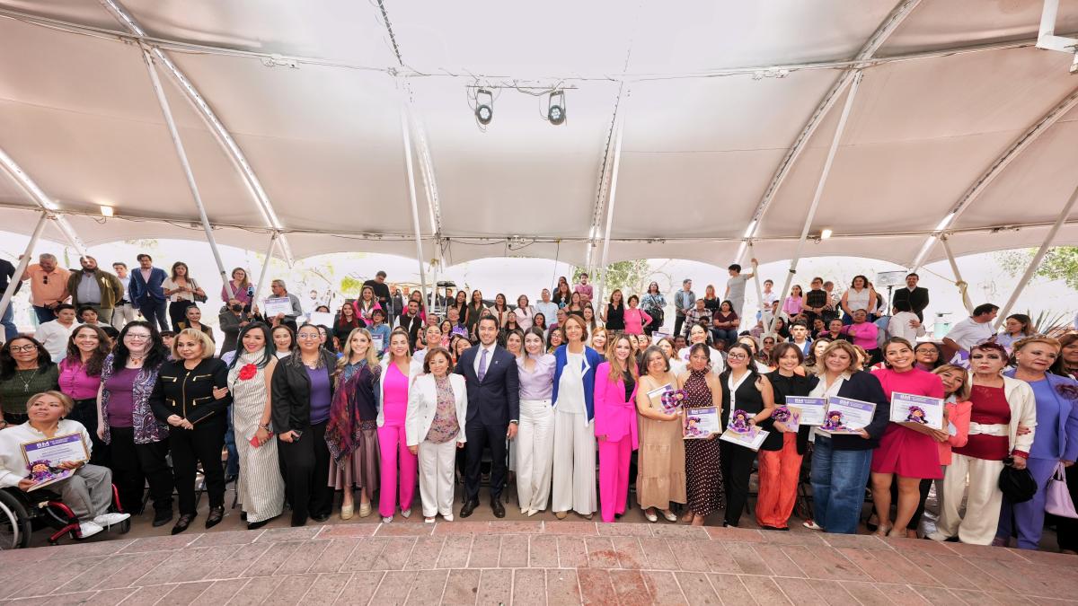 Reconoce Felipe Macías a mujeres que cambian el rumbo de Querétaro