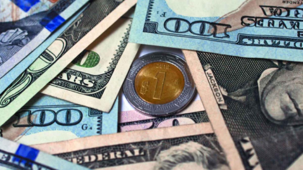 Peso mexicano opera estable frente al dólar tras tocar uno de sus peores niveles del año