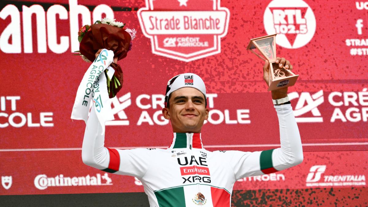 Pogacar estrenó temporada con triunfo en la Strade Bianche, Isaac Del Toro tercero