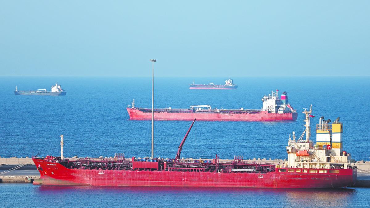 Petróleo supera los 116 dólares por la guerra en Medio Oriente