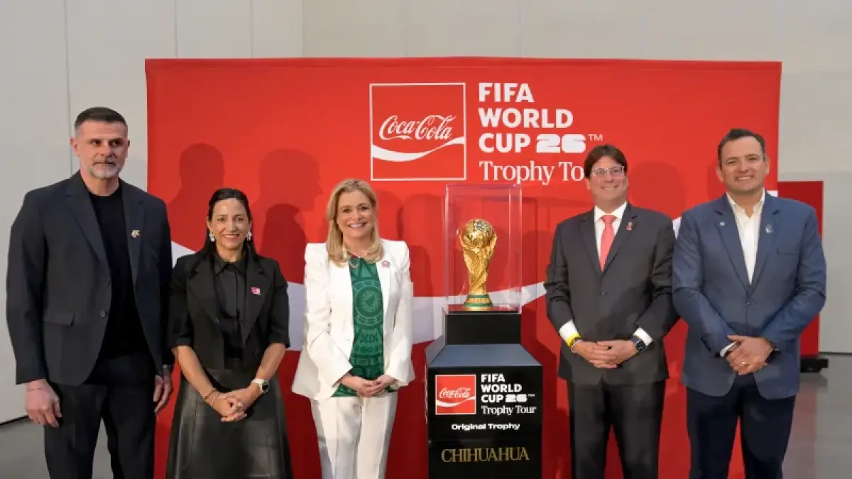 Maru Campos da la bienvenida al Trofeo de la Copa Mundial de la FIFA 2026 en su paso por Chihuahua
