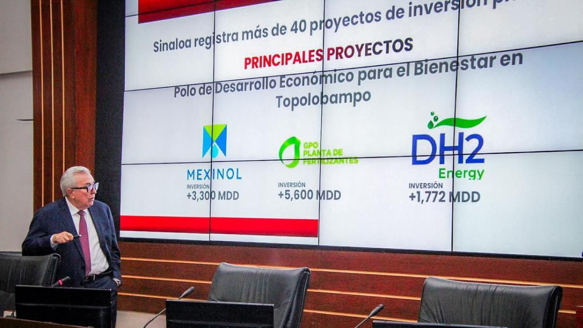 Gobernador Rocha Moya imparte conferencia magistral en el Centro de Estudios Superiores Navales