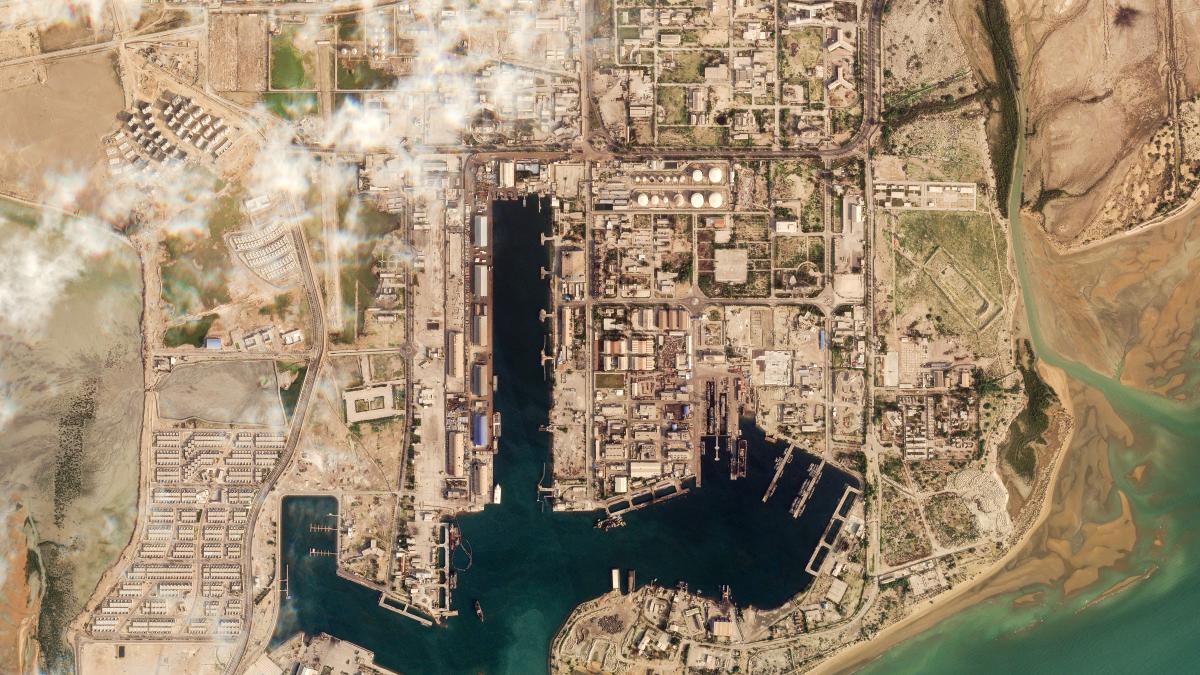 Cualquier país que expulse a enviados de EU e Israel podrá navegar por estrecho de Ormuz: Irán